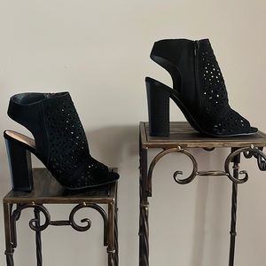 Bamboo black suede chunky heel peep toe sandal size 8.5 Great Condition!